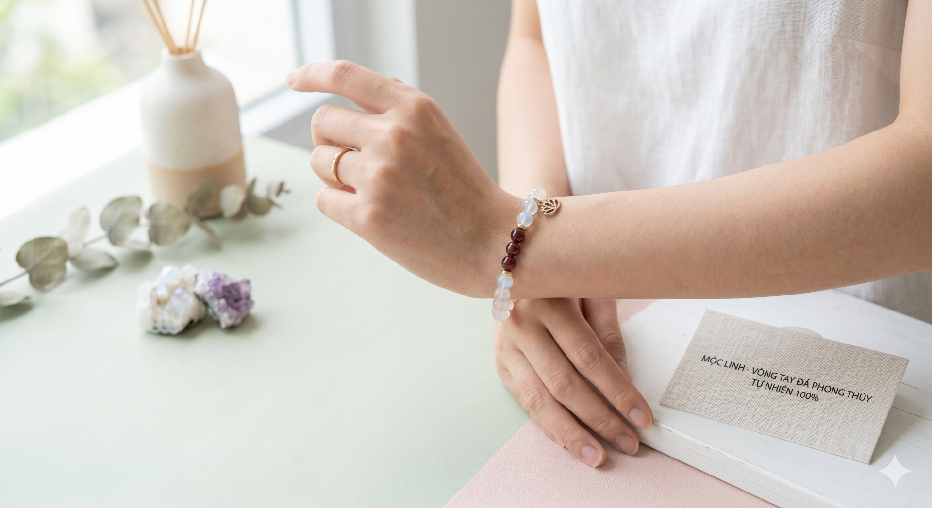 Mộc Linh chuyên cung cấp vòng tay đá Thạch Anh, Moonstone, Garnet tự nhiên 100%.